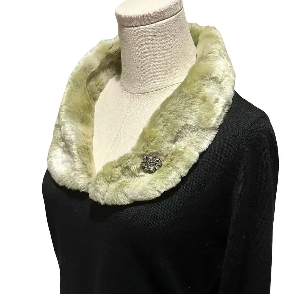 Michelle Nicole Black Sweater with Removable Faux Fur Collar Women’s Size Large
